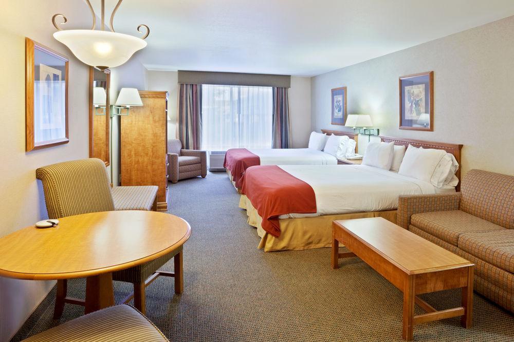 Holiday Inn Express Hotel & Suites Idaho Falls By Ihg Номер фото